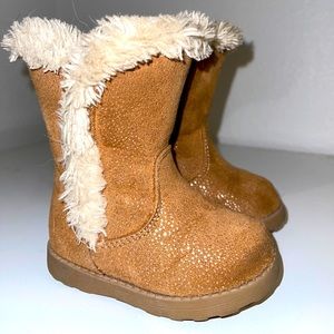 Toddler cute warm boots. Size 4